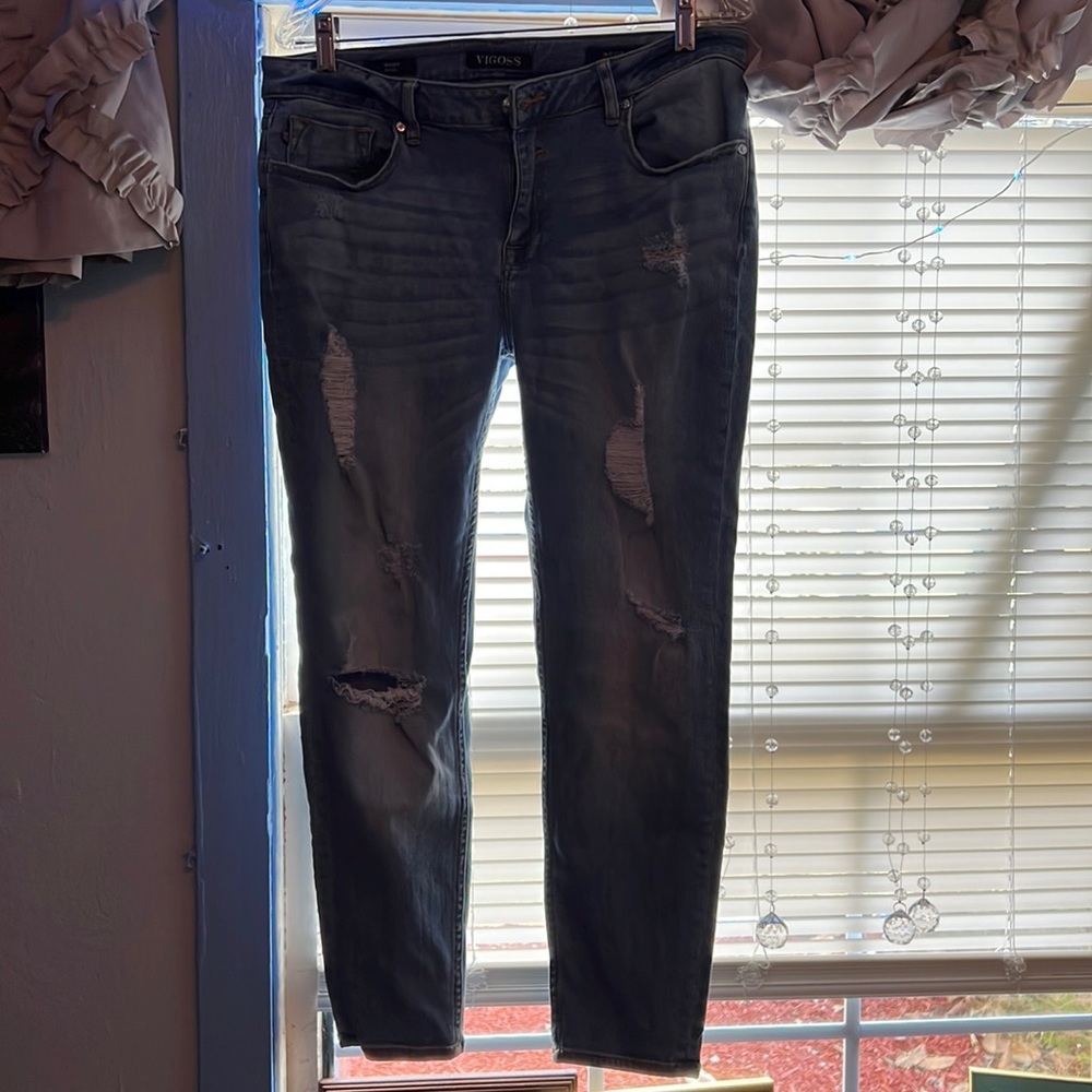 Vigoss Jagger mid rise distressed skinny. My very fav brand so comfy. Sz 31